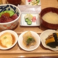 京都石塀小路豆ちゃ 有楽町 - 漬けまぐろとアボカド丼ランチ