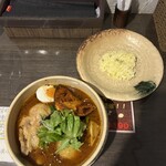 マタレー - チキンカレー（煮込み、辛さLevel06、オリジナルスープ、ライス50g）