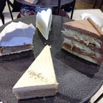 Top's cafe - 上から時計回りにチーズケーキ、チョコレートケーキ、紅茶ケーキ、モンブランタルト