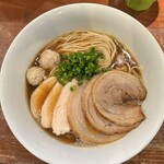 麺や而今 - 特製芳醇醤油鶏そば大盛り（1410円）