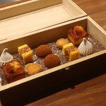 IZA - ミニャルディーズ