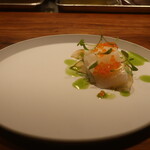 IZA - 赤イカと鱒の卵の燻製のカルパッチョ