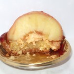 パティスリーマサ - ・「桃ちゃん フレッシュ白桃のタルト(¥648)」の断面。