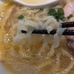 土浦麺処 龍乃舞 - 中華蕎麦麺リフト　手もみツルツル麺