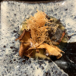 汐見 - ランチ基本コース。お値段は本文をご覧ください。鰆柚子胡椒あん。皮目こんがり、身はしっとりした鰆に餡がマッチしています。