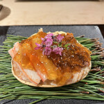 汐見 - ランチ基本コース。お値段は本文をご覧ください。香箱蟹。蟹の身、外子もたっぷりで、この時期ならではの味わいです。
