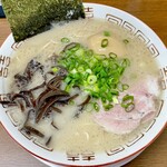 博多長浜らーめん もりや - 「らーめん(750円)+味付けたまご(100円)」です