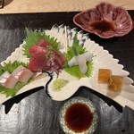 汐見 - ランチ基本コース。お値段は本文をご覧ください。やがら、鰹、トラフグ、煮凝り。それぞれも、全体のバランスもとても良かったです。