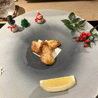 汐見 - ランチ基本コース。お値段は本文をご覧ください。トラフグ唐揚げ。骨付きですが肉付き良く、とーっても美味しくいただきました（╹◡╹）（╹◡╹）