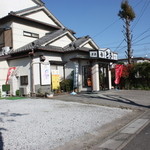 Tosaki setsuriyouri - バス通り沿いにお店はあります！！バス停留所は【西城3丁目】です！