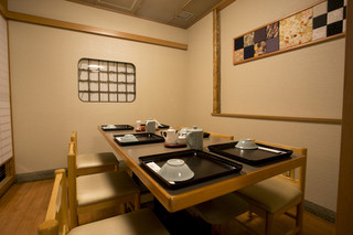 Tsuna Hachi - テーブル席