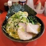 どんとこい家 - 昼飯セット¥900（ラーメン中盛り、味玉、海苔5枚、チャーシュー2枚）、ネギMIX¥100