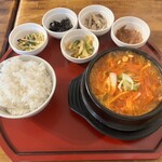 韓国料理 ゴチュウ - キムチチゲ定食@950