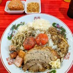 ラーメン鷹の目 - カルボナーラ 麺少200g､アブラ､大蒜少､粉チーズ