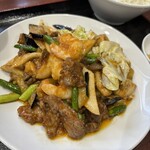中国料理 峨嵋山 - エビ、鶏レバー、砂肝の他にエリンギ、シメジ、茄子、キャベツ、インゲンなどなど