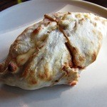 らーめんとcafe＋ベジ engawa - カルツォーネ(包みピザ)
      
      