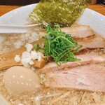 拉麺 瑞笑 - 特製背脂煮干しそば（中細麺）、1,100円。