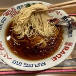 麺尊 RAGE - 軍鶏そば　麺リフト