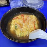 来来亭 - 量がたっぷり天津飯。