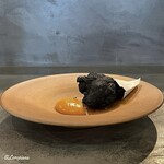 カーサ・デル・チーボ - スッポンにイカ墨のグリッシーニ―粉を纏わせ揚げたコトレッタ