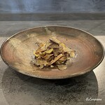 カーサ・デル・チーボ - 栗の粉を練り込んだ自家製のタリアテッレ 猪のサルシッチャと栗のラグーのトリュフ掛け