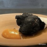 カーサ・デル・チーボ - スッポンにイカ墨のグリッシーニ―粉を纏わせ揚げたコトレッタ