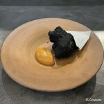 カーサ・デル・チーボ - スッポンにイカ墨のグリッシーニ―粉を纏わせ揚げたコトレッタ