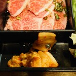 長春館 - 肉厚白菜のキムチも絶品料理。