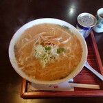 つるや本店 - 味噌ラーメン　800円　配膳時の画像