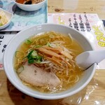 ラーメン・中華 美鳳 - 料理写真:塩らーめん 800円