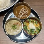オイシイカレー - 三種盛り　1,550円
