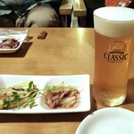 農家バル FOODBABY - 生ビール ＆ お通し