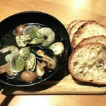 農家バル FOODBABY - 海鮮たっぷり とかちマッシュのアヒージョ