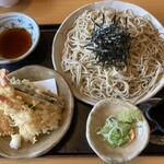 Soba Tetsu - 天ぷらサクサク、蕎麦の風味も強く美味