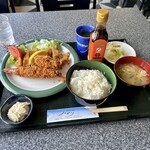 みどりお食事喫茶 - 料理写真:ミックスフライ定食(\1,800)
