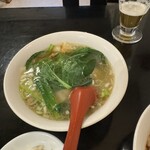 台湾家庭料理 めめ - そっけない盛り付けだけれど旨いスープ｡量を減らして値段も少し安くしていただけた｡ありがたい心遣い｡