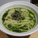 NIBOSHI MANIA - 特濃アサリニラ煮干ソバ 右から