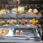 ペチカスケマサコーヒー - ショーケースの中のケーキたち