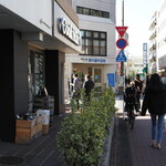 NIBOSHI MANIA - 曲がる前から行列が見える