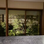 イチリン ハナレ - カウンターから見えるお庭