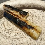 RESTAURANT SALT - 葱✕鴨油：深谷葱の炭火焼き 鴨と生姜のコンフィから抽出した油 焼き葱のパウダー