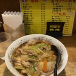 中華一 龍王 - 広東風肉そば700円