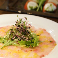 IL PINOLO SKY TERRACE 横浜 - カルパッチョ（1300円）とカプレーゼ（900円）