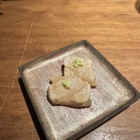 鮨 りんだ - クエの炙り　　クエを初めて食べました。最高‼️
