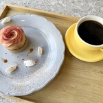 Leafis cafe ASAGAYA - りんごの薔薇タルト、ブレンド・コーヒー