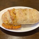 BARU 竹末 - くるみとモッツァレラのパン(300円)