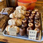 BARU 竹末 - くるみとモッツァレラのパンとYOURTEのカヌレ。