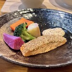 Yasaiga Oishii Resutoran Rongingu Hausu - ４皿コースランチ(\4,800) メインディッシュ：信州サーモンの軽いポアレ