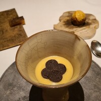 アニエルドール - ⑤鱈の白子、インカのめざめのエスプーマ、黒トリュフ載せ
                      ⑥鱈の真子の唐墨&インカのめざめのテリーヌ、黒トリュフ載せ
                      ⑦インカのめざめのパンケーキ、ブランダード入り、ブリーチーズ掛け焼き