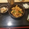 Yude tarou - 今回は炒めにしてみた。炒めの方が味が濃く、ごはんには合いそう。酒にはもつ煮のほうがよいかな。